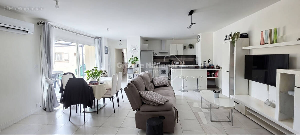 Appartement à JONQUIERES-SAINT-VINCENT