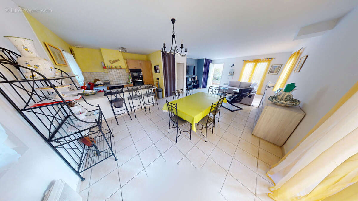 Maison à LA FARE-LES-OLIVIERS