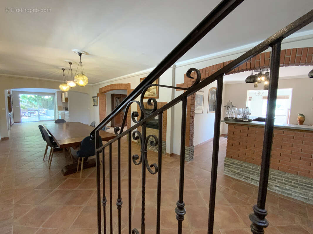 Propriété de 380 m2 avec vue panoramique sur les montagnes. - photo 25