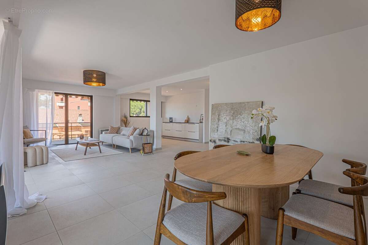 Appartement à SAINT-LAURENT-DU-VAR