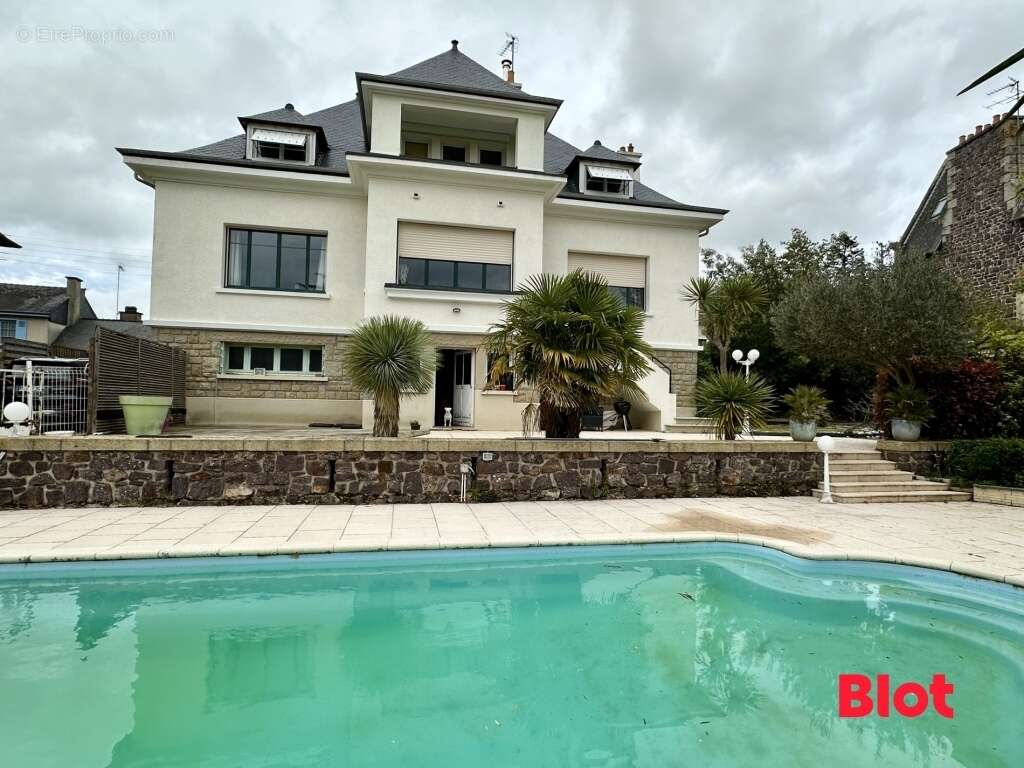 Maison à MONTFORT-SUR-MEU