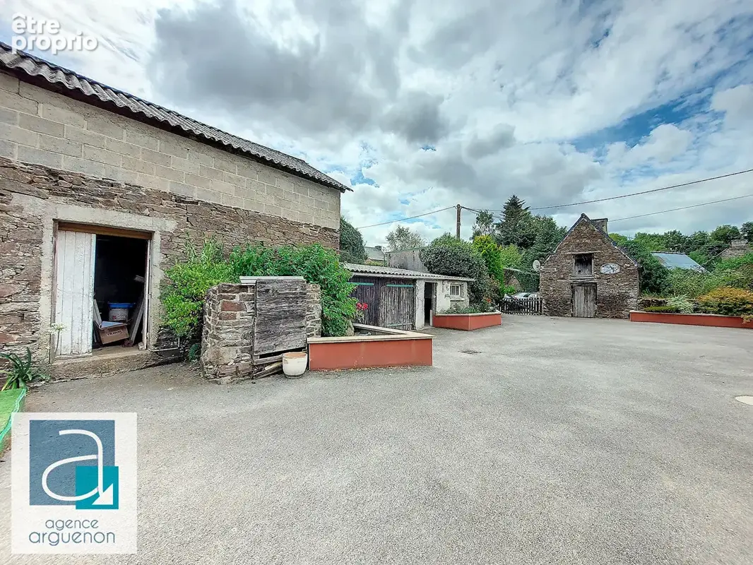 JUGON LES LACS - DOLO - Maison de 219m²  5 chambres - 3 dépendances - photo 13