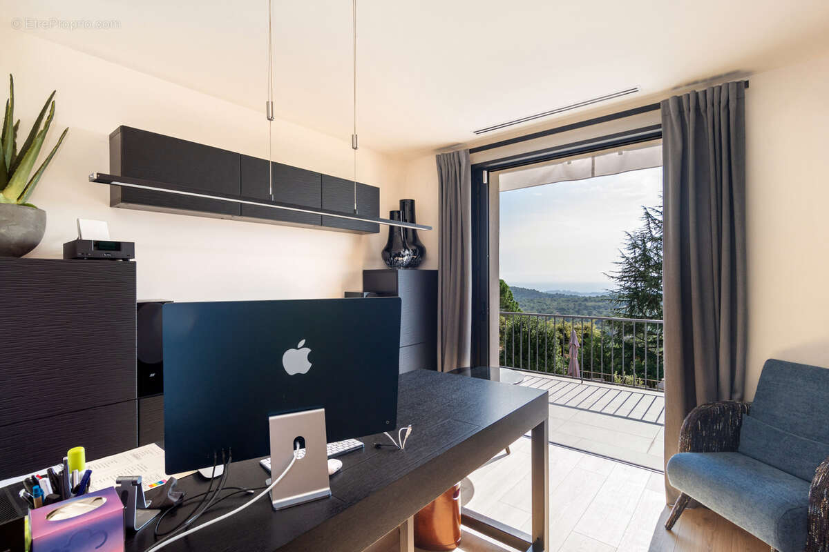 Maison à TOURRETTES-SUR-LOUP