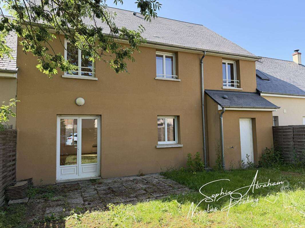 Maison à TOURY