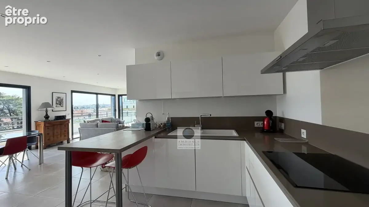 Appartement au dernier étage, entre lumière et terrasse - photo 9