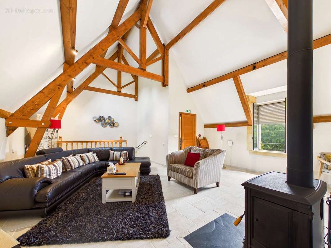 Élégante Résidence en Pierre avec Vues Panoramiques et Espaces de Vie Modulables - photo 15