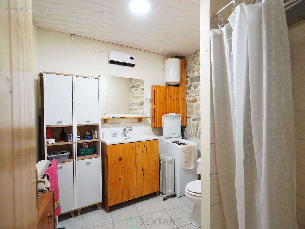 Remungol - Immeuble 157 m² + 50 m² complémentaires avec petit espace jardin intérieur - photo 8