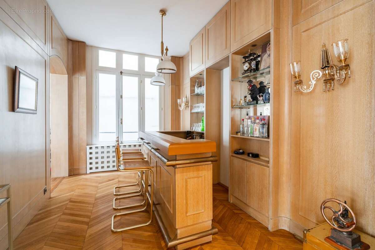 Appartement à PARIS-16E