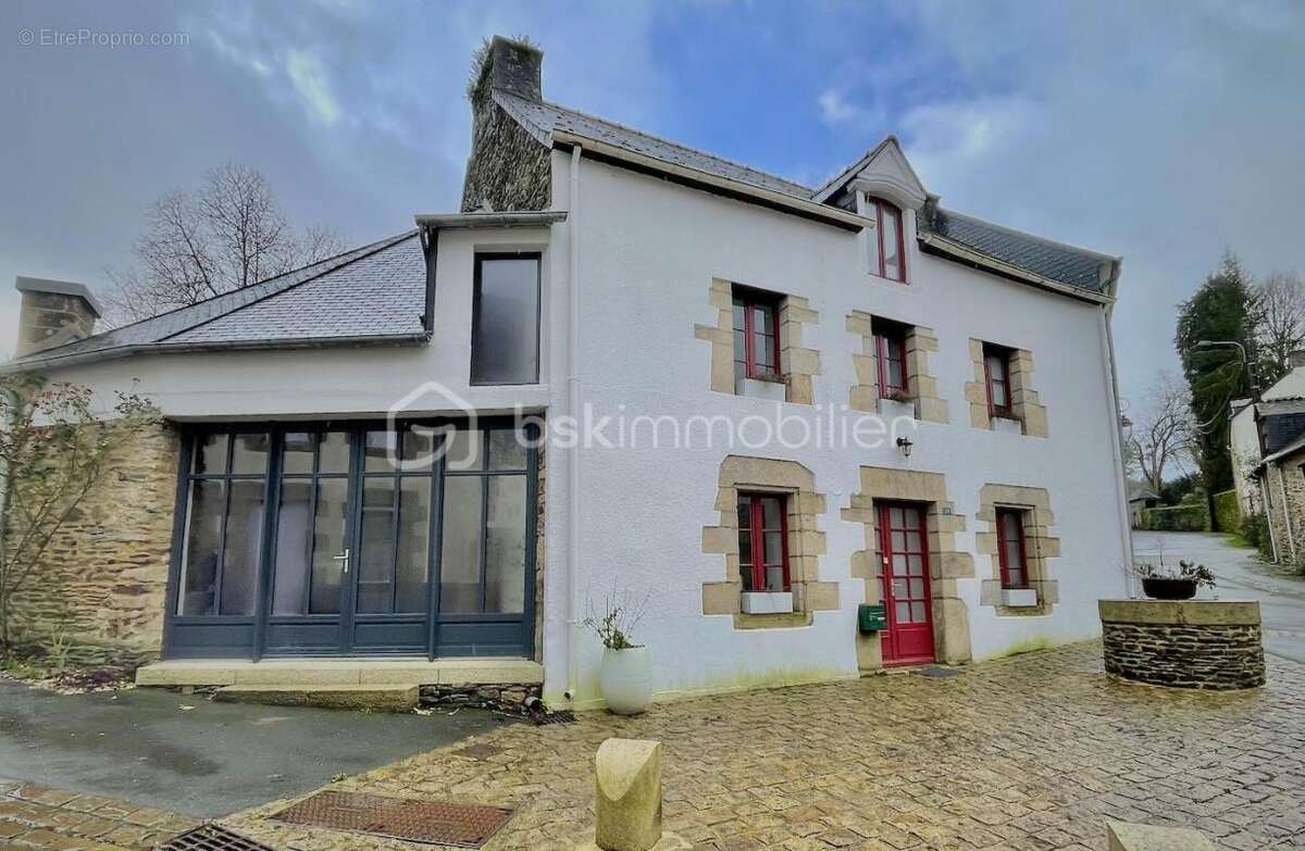 JOSSELIN - Maison de caractère avec jardin en surplomb et vue château - photo 19