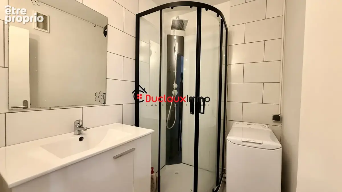 Aurillac - Appartement T3 avec parking et cave - VUE DÉGAGÉE, LUMINOSITÉ ET AUCUN TRAVAUX ! - photo 5