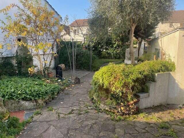 Maison à LE BLANC-MESNIL