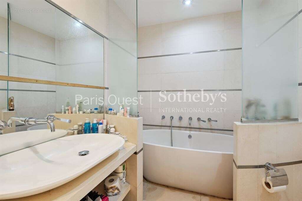 Appartement à NEUILLY-SUR-SEINE