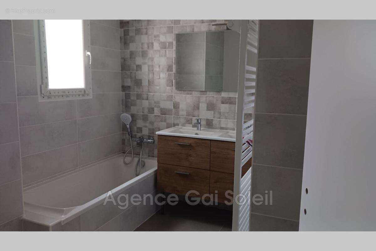 Maison à NISSAN-LEZ-ENSERUNE