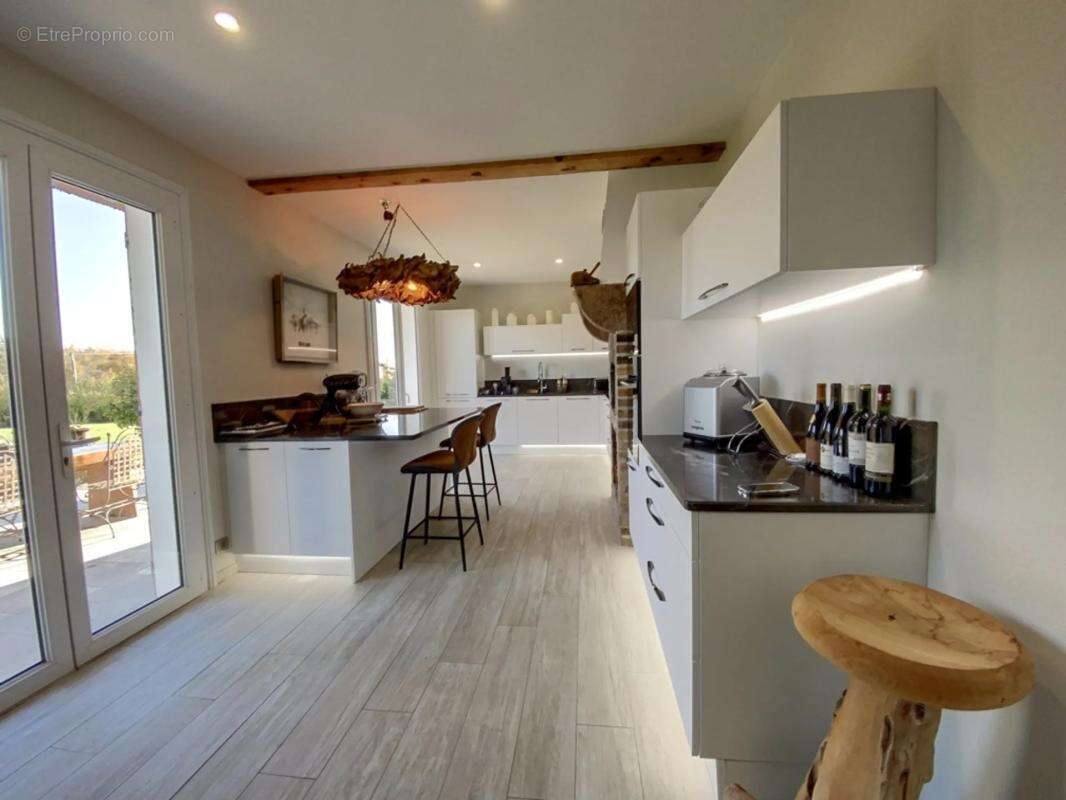 Maison à SAINT-FORGEUX-LESPINASSE