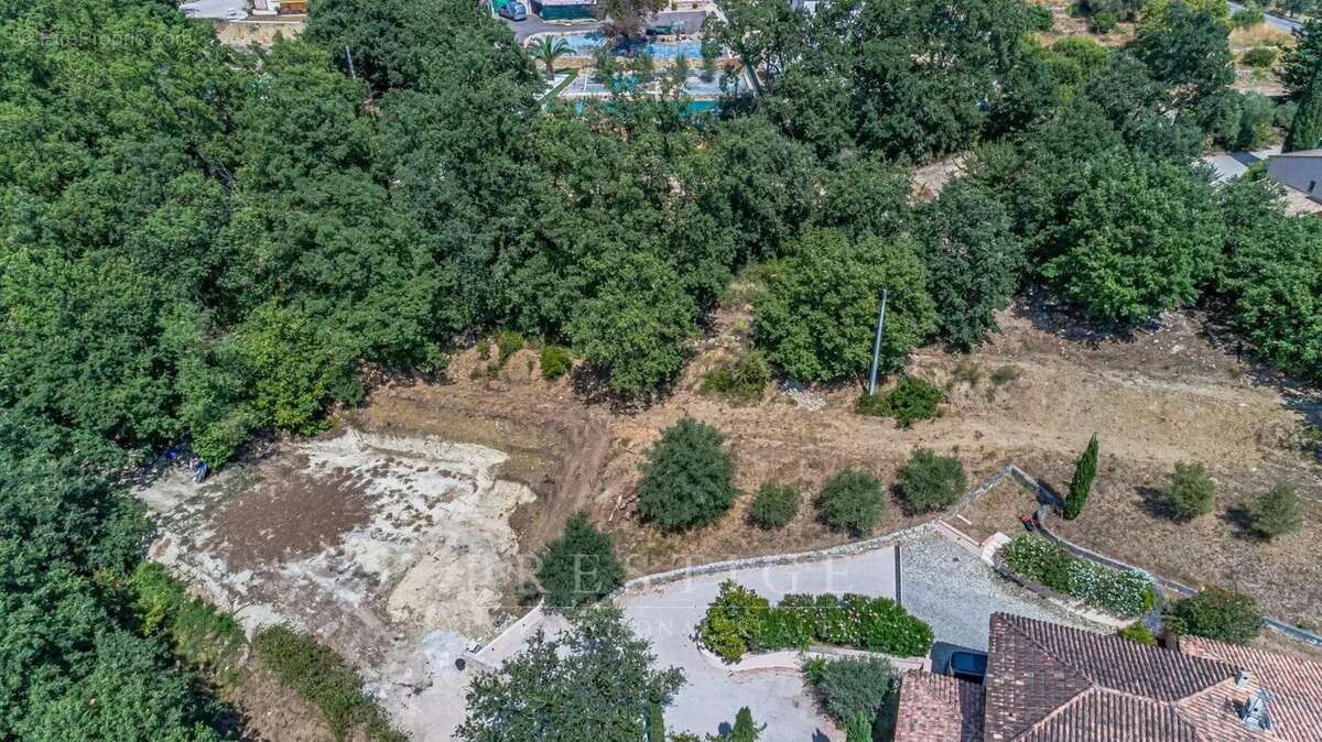 Chateauneuf de grasse, terrain 3300m² à batir, avec PC pour villa contemporaine,  calme absolu - photo 4