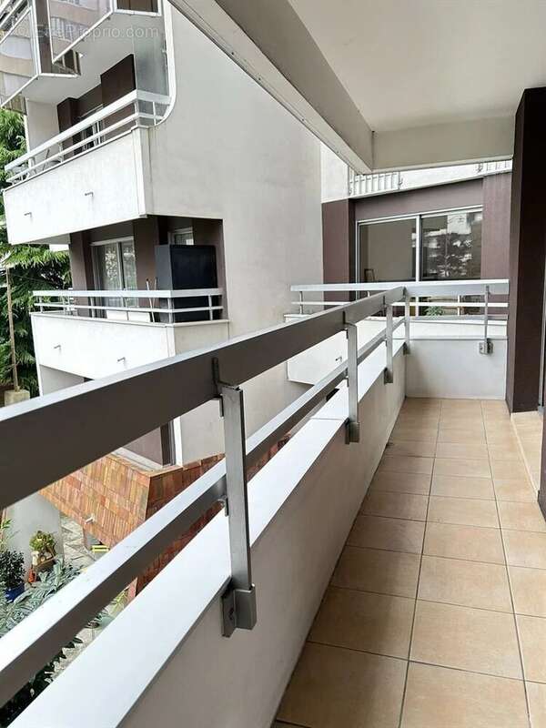 Appartement à PARIS-19E