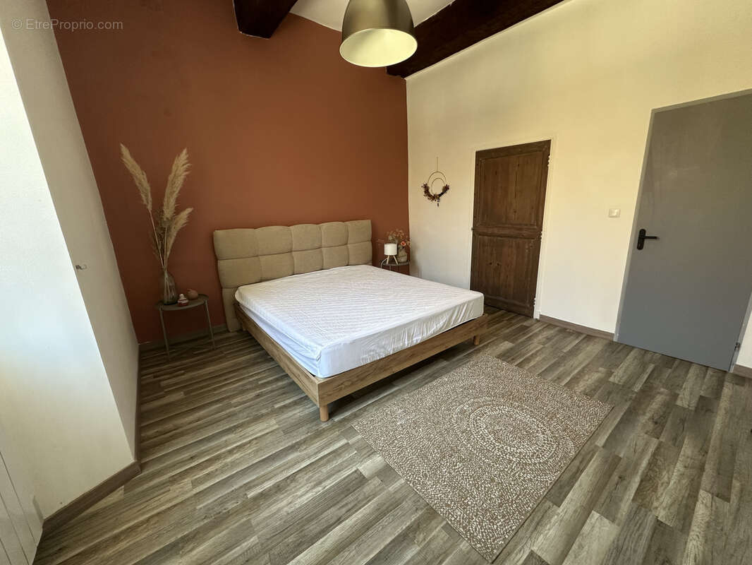 Appartement à COLLOBRIERES