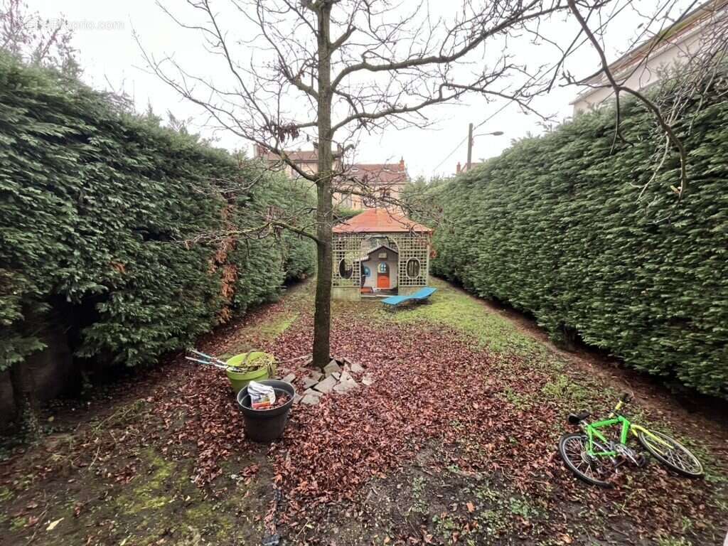 Appartement à SAINT-GENEST-LERPT