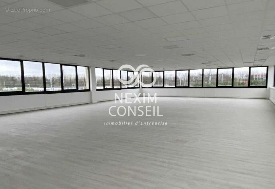 Commerce à GENNEVILLIERS