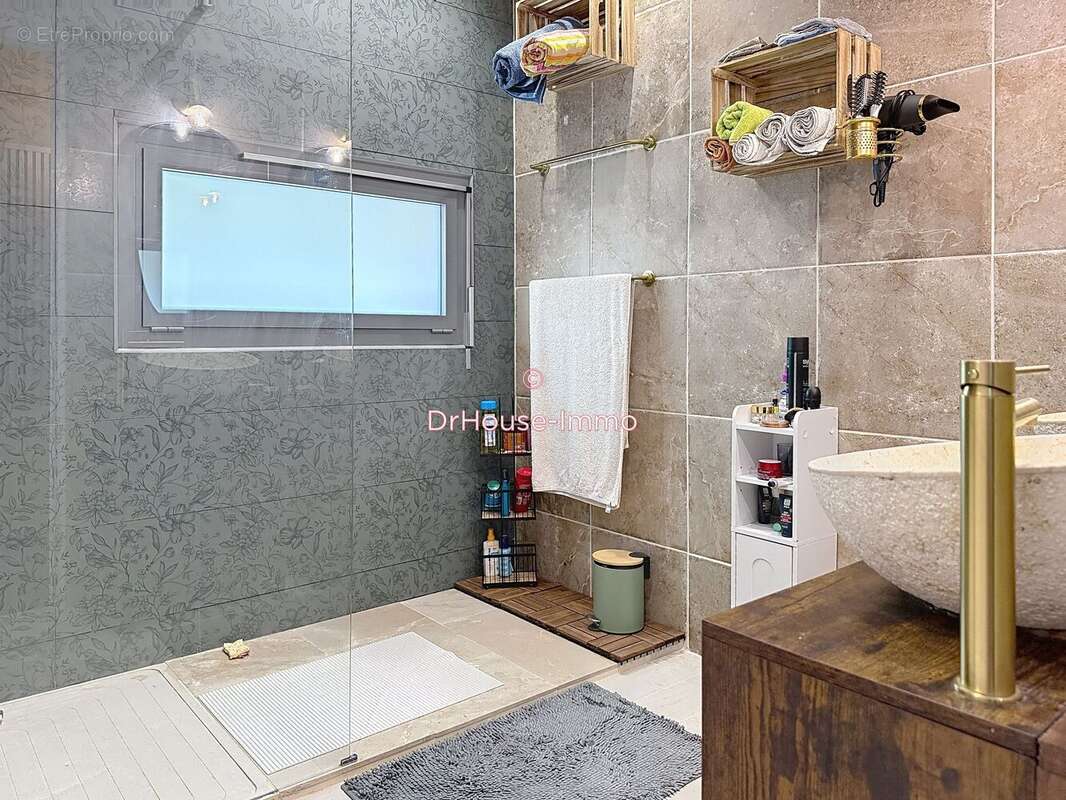 Maison à NOTRE-DAME-DE-SANILHAC