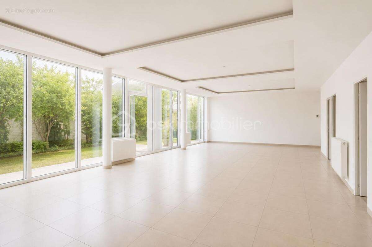 Colombes – maison d’architecte de 193 m² avec dépendance, sous-sol total et jardin paysager – un bien rare aux portes de paris - photo 4
