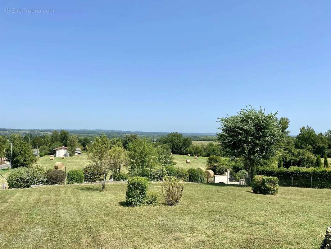 Superbe maison au coeur de Castillonnès - photo 2