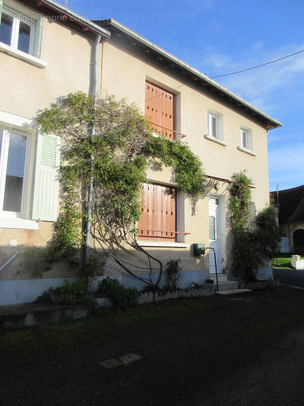 Maison à LE PONT-CHRETIEN-CHABENET