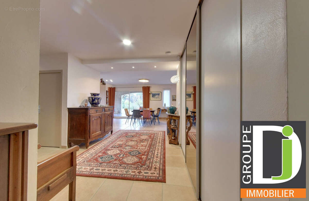 Maison à MONTELEGER