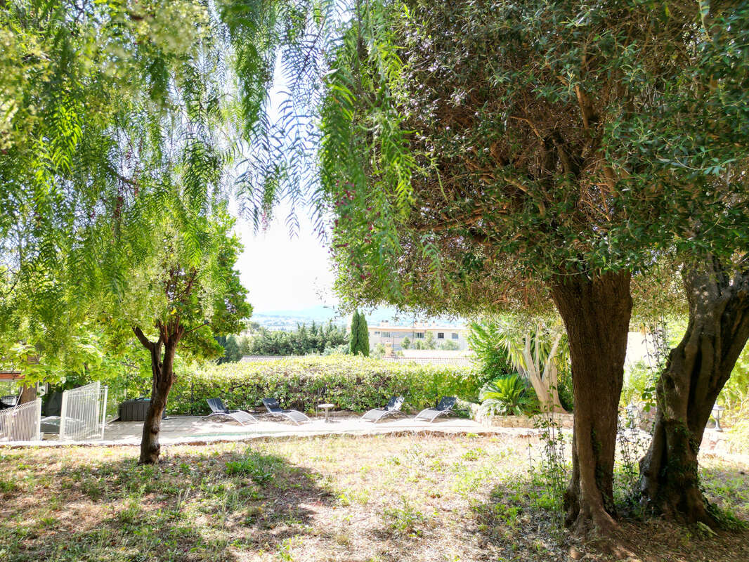 Terrain à LA FARLEDE