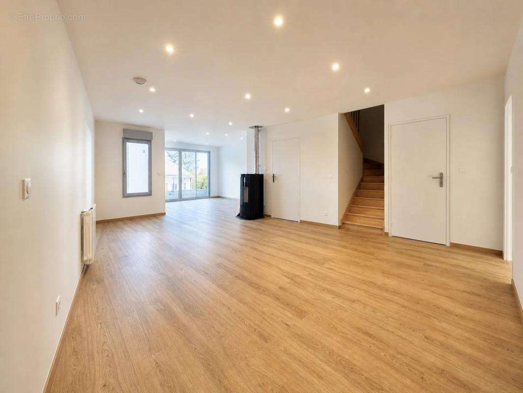 Maison de 5 pièces de 140 m² à Bois-le-Roi - photo 2
