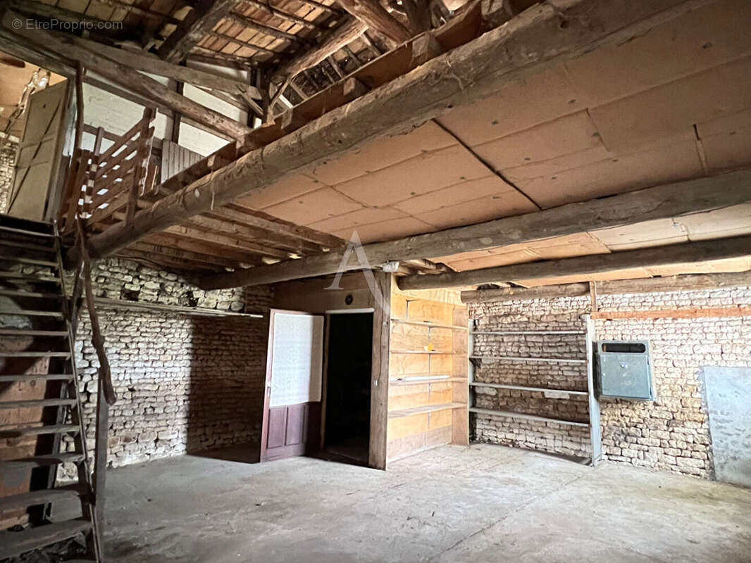 Maison à MOUZEUIL-SAINT-MARTIN