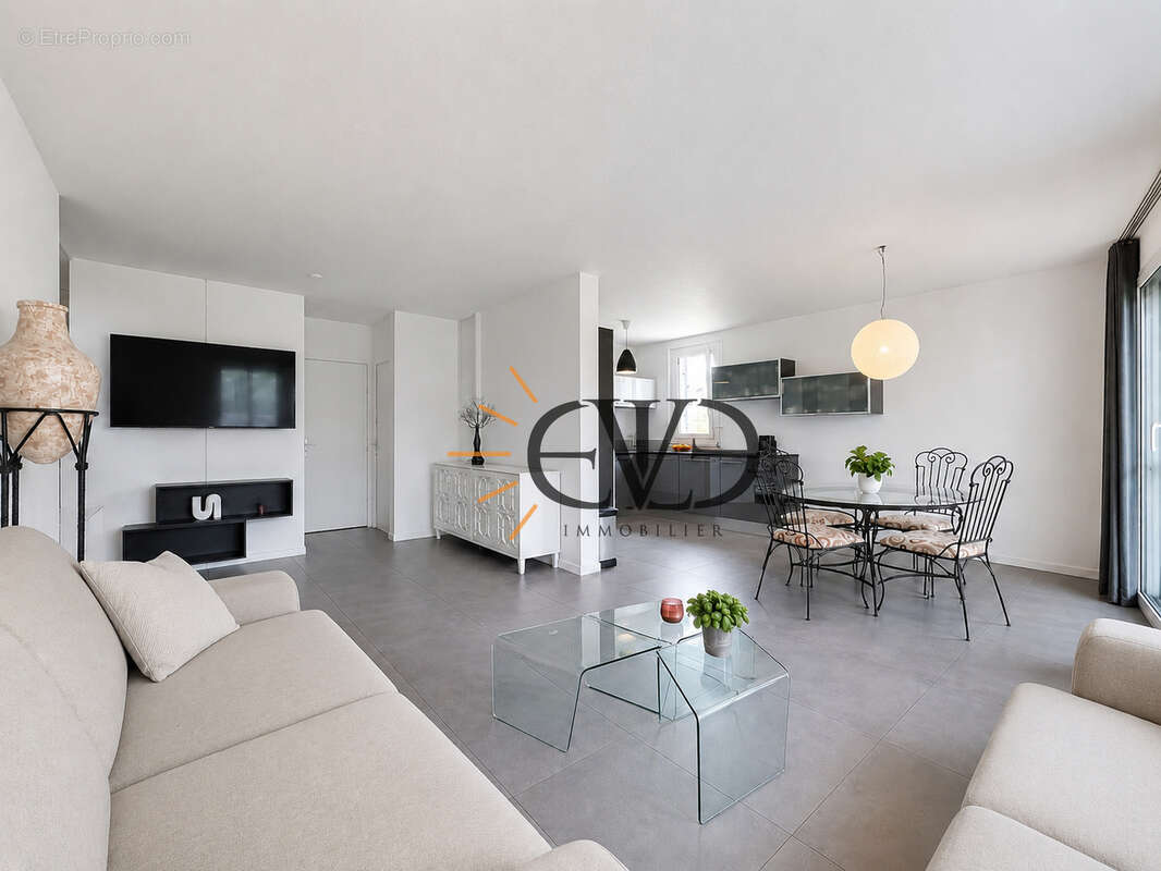 À VENDRE   Le Citadin Appartement T3 rénové de 73 m2 à Saint-Julien-en-Genevois   À deux pas de la douane de P - photo 2