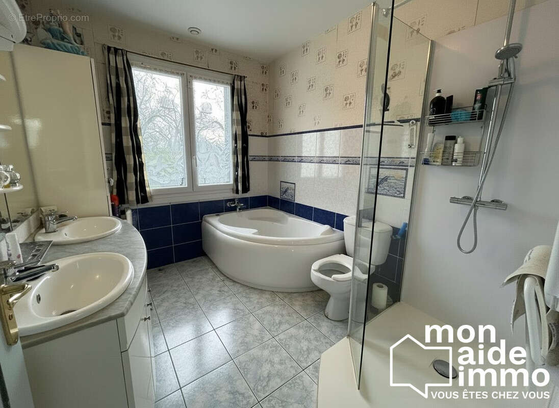 Maison 94 m² à Coutras  - photo 7
