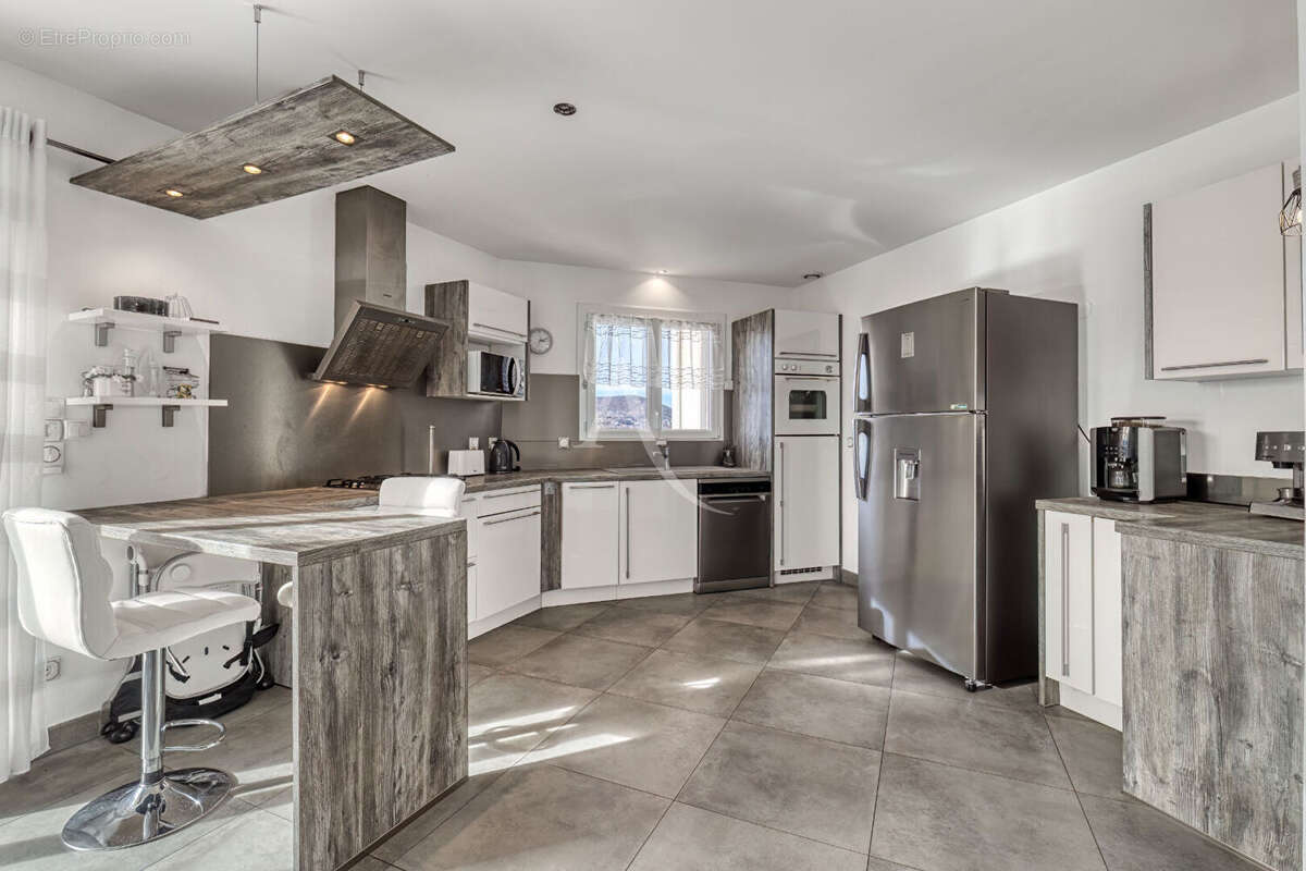 Maison saint-martin-bellevue  154m², (244 m² au sol) - photo 4