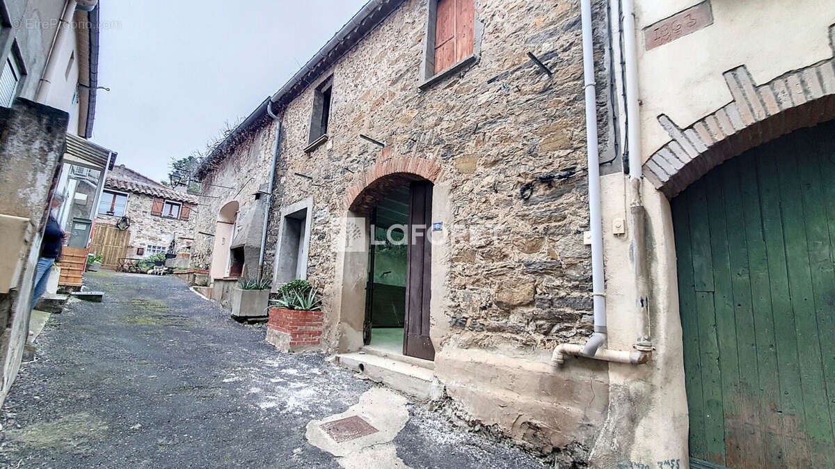 grange viabilisée avec extérieur. - photo 3