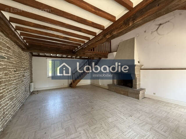 Maison en pierre proche du centre ville avec grand espace de stockage. - photo 5