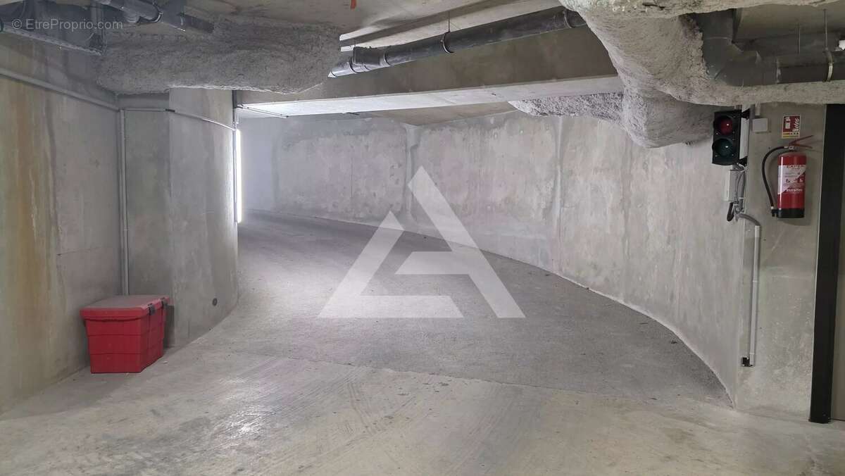 Parking à CAP-D'AIL