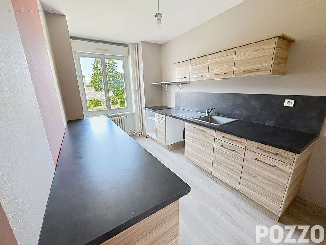 A VENDRE - IMMEUBLE en monopropriété 177m² - Centre-ville de Saint-Hilaire-du-Harcouët - photo 6