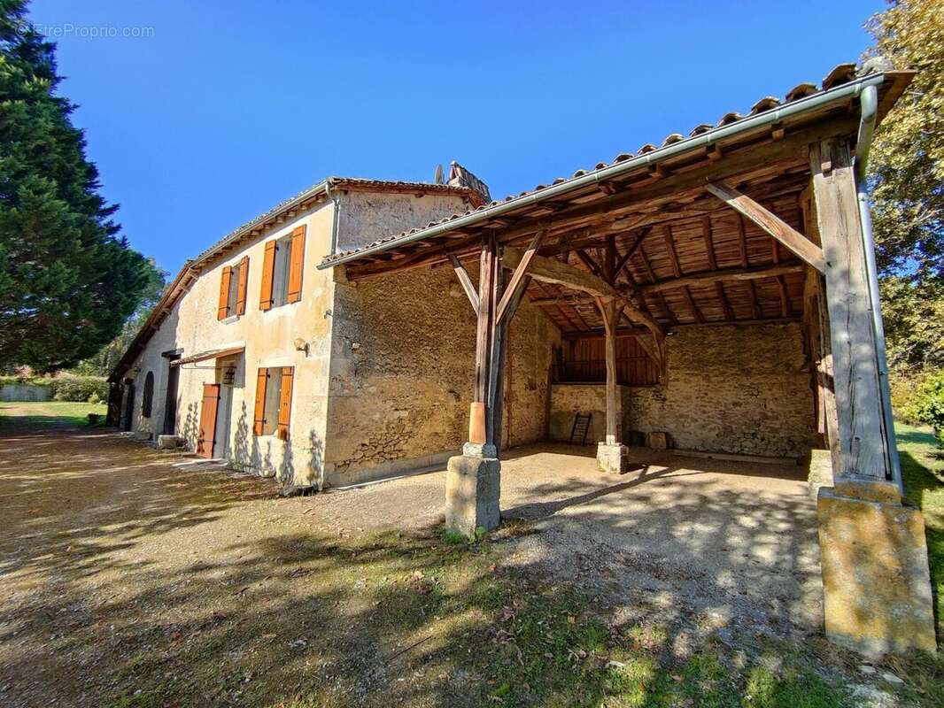 Maison à SAINT-MORILLON