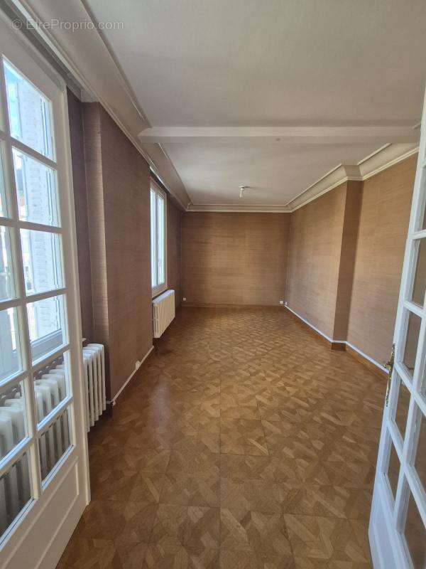 Maison à MONTREAL-LA-CLUSE