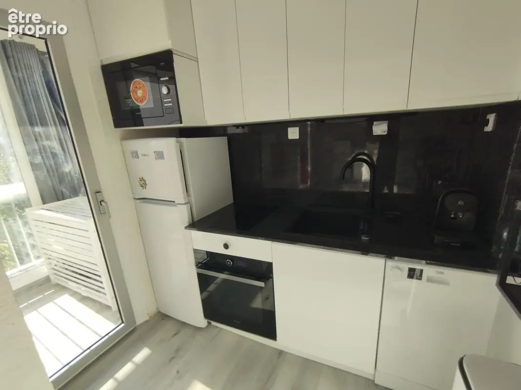 Appartement 2 pièces avec beaux volumes. - photo 4
