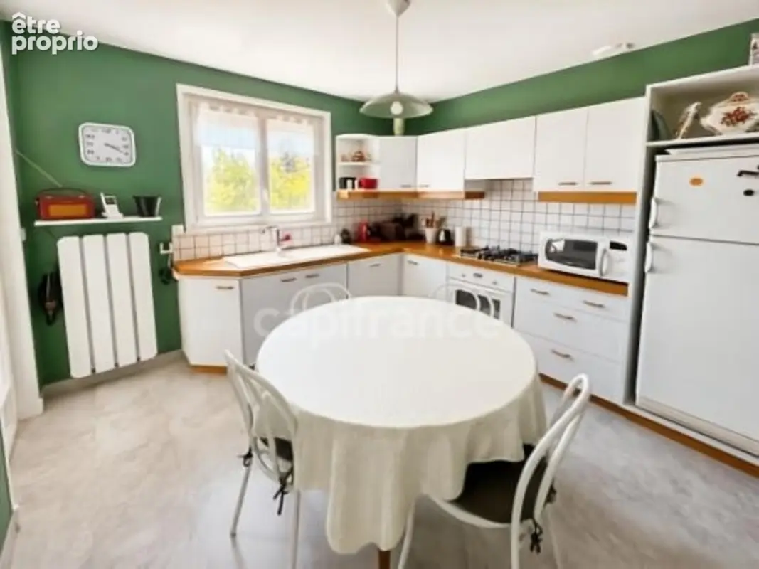 VEAUCHE – Belle maison familiale de 130 m² sur 1050 m² de terrain clos et arboré - photo 5