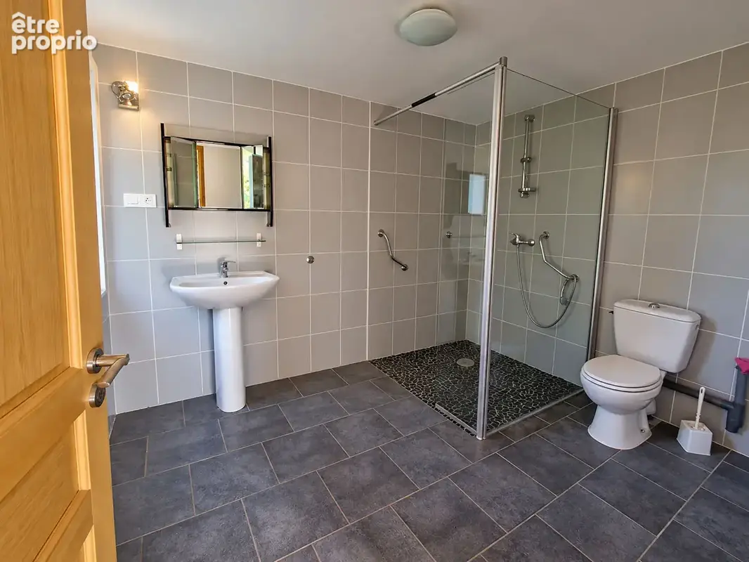 Maison Provençale à Vendre - 6 Pièces, 191 m², Centre du Village de Vernègues - photo 12