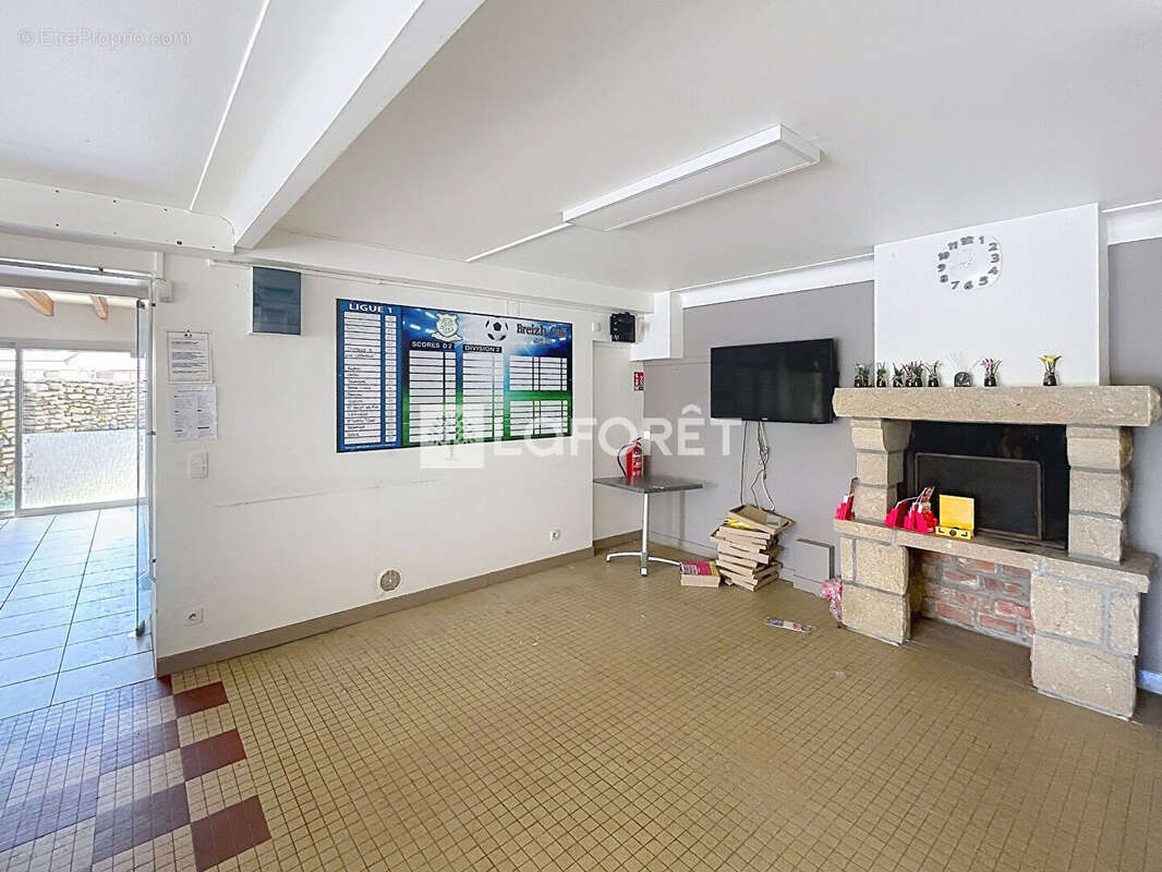 Commerce à SAINT-JEAN-LA-POTERIE