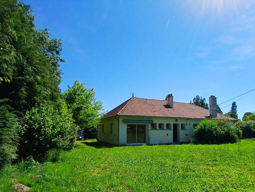 Maison de plain-pied de style pavillon, 3 chambres, avec un terrain de 4000 m²  à vendre en Dordogne - photo 2