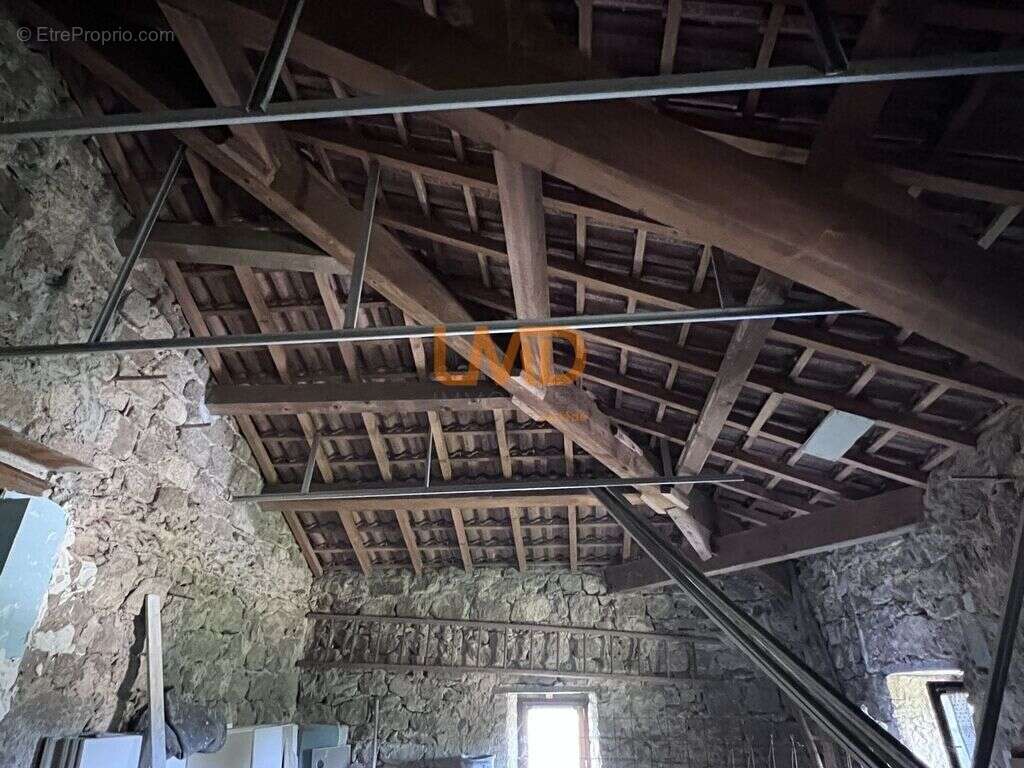 Bâtisse en pierre, fort potentiel - photo 18