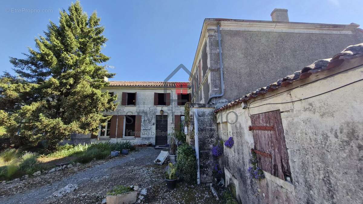 Maison à CHAMPAGNE