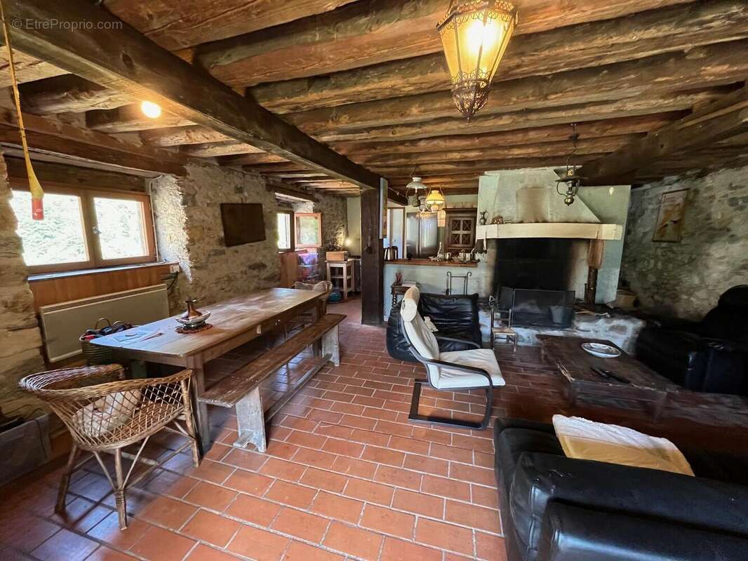 Ancienne grange rénovée en maison d'habitation - photo 2