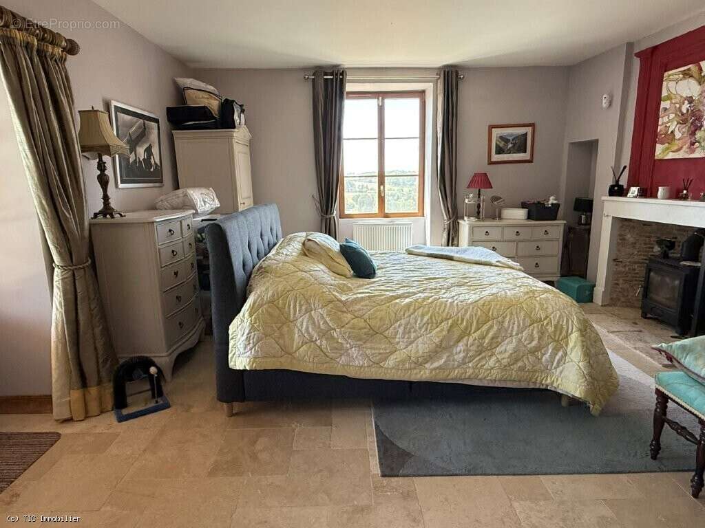 Maison à CHARROUX