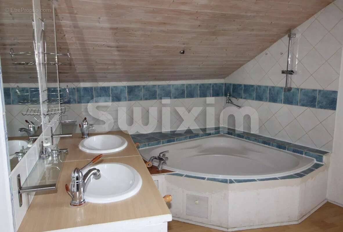 Maison à VIRIEU-LE-GRAND